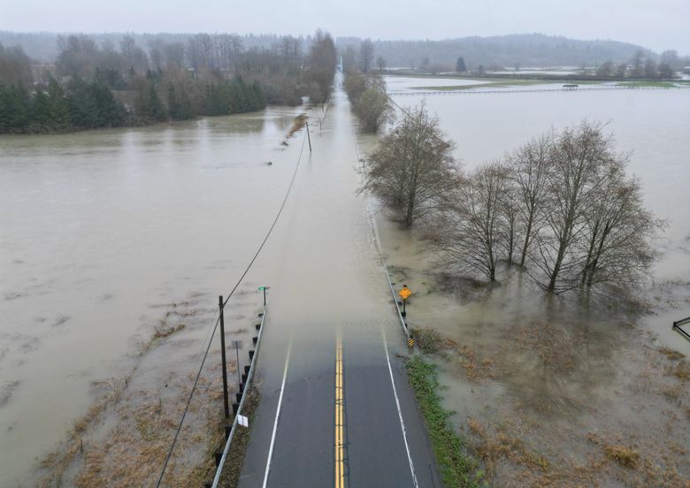 Washington Floods Worsen, Up to 100,000 Ordered to Evacuate