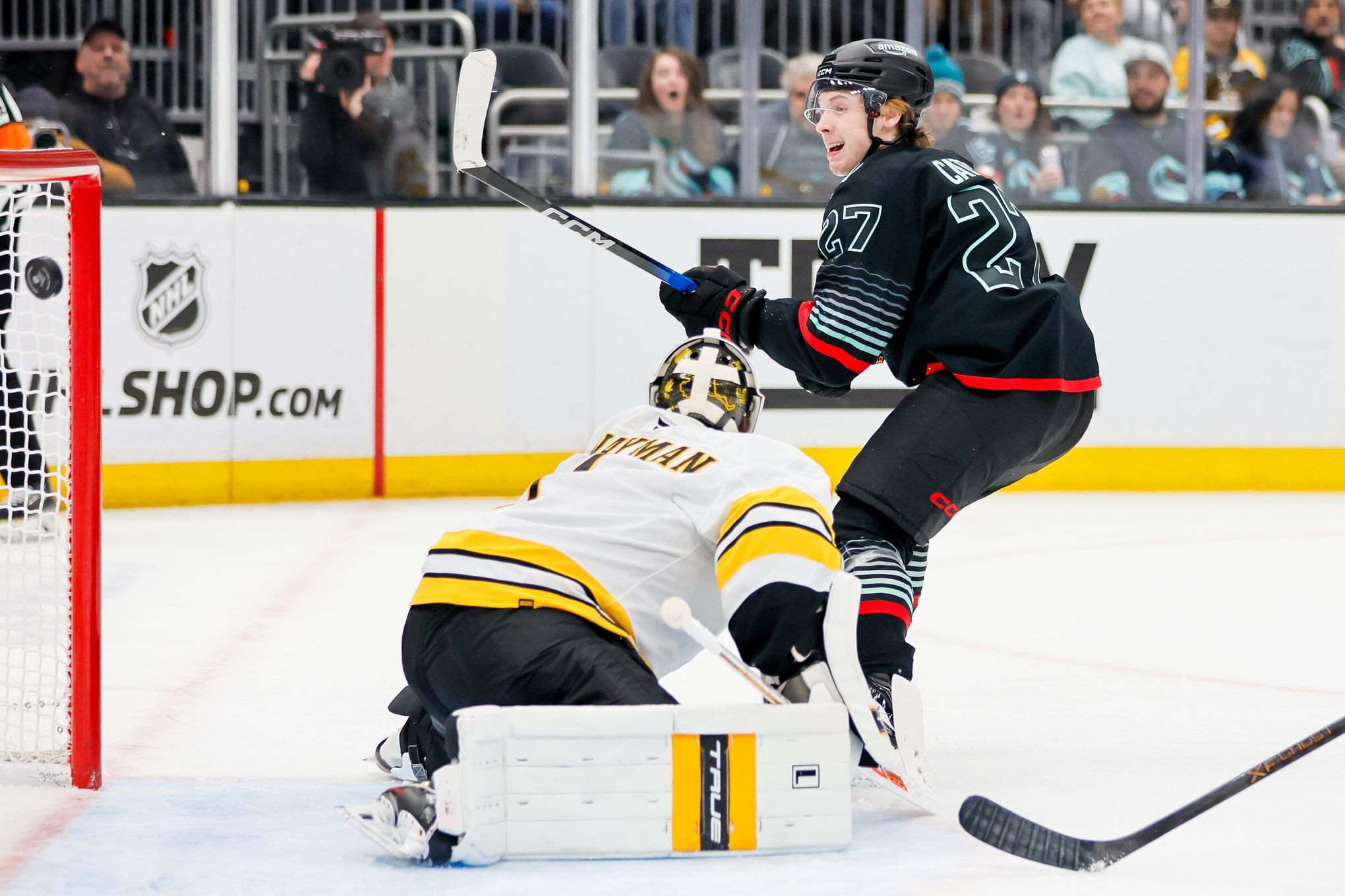 Berkly Catton scores first 2 goals of career, Seattle Kraken thump 