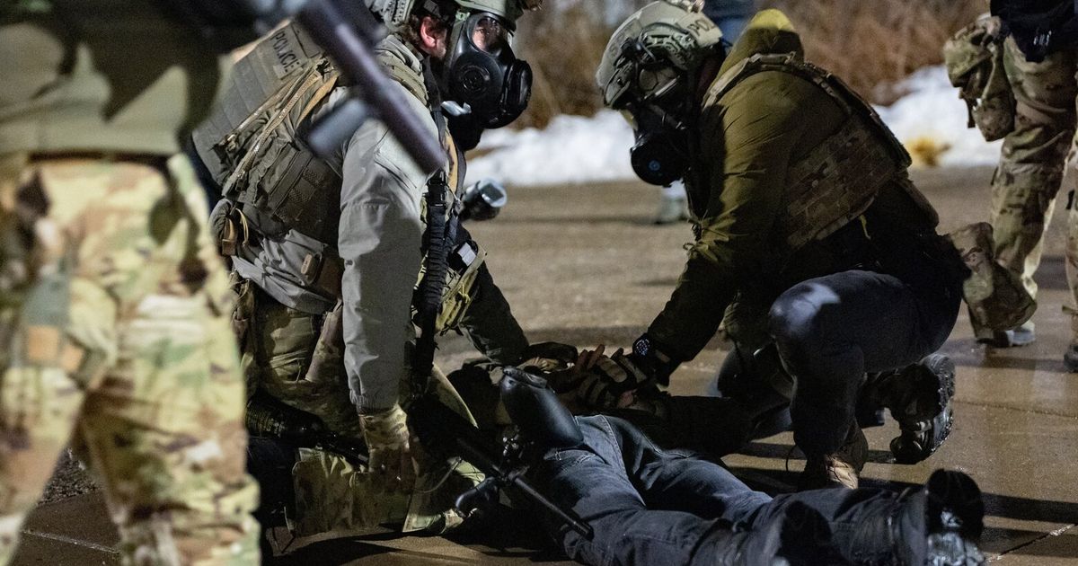 Minnesota protesters, agents repeatedly square off while prosecutors ...