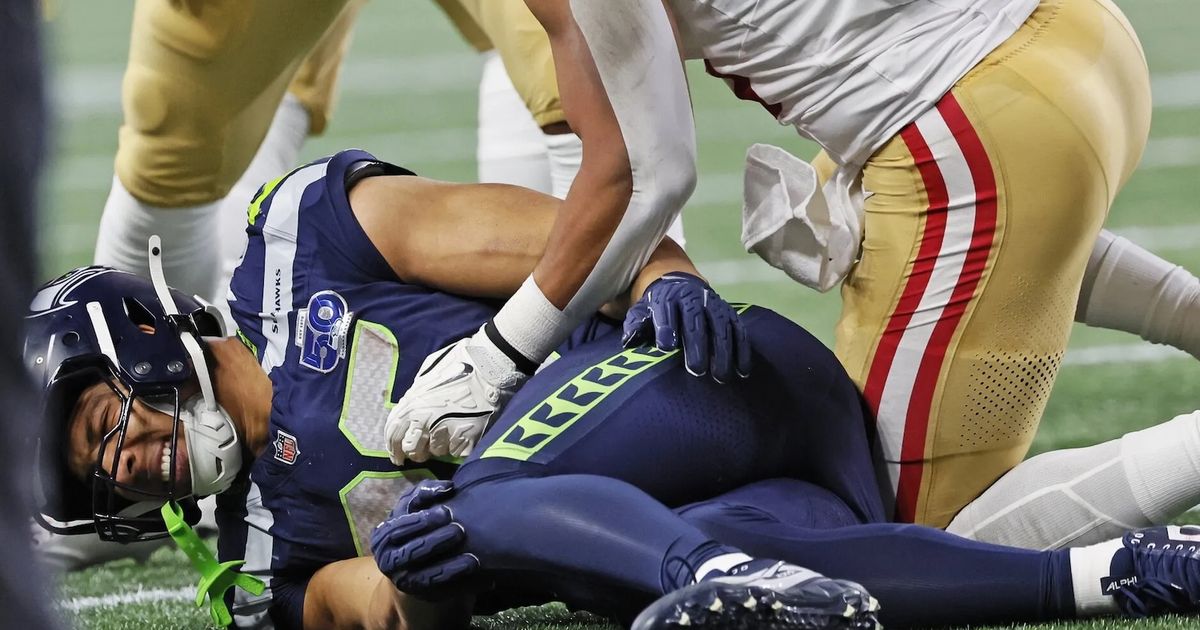 Seahawks lose one of top RBs to knee injury for rest of playoff run