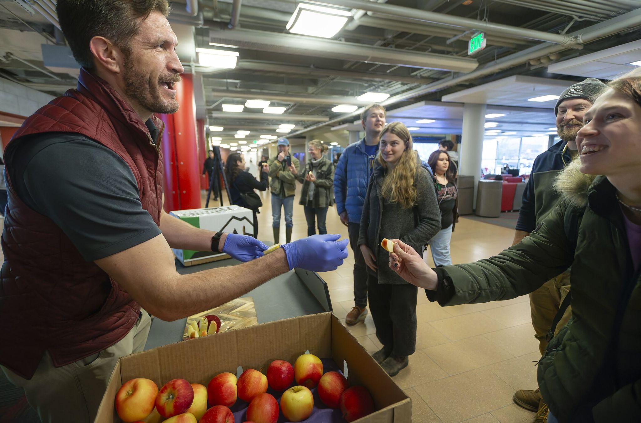 Jeremy Tamsen hands out Sunflare samples during a tasting Thursday at Washington State University. (Jeff Crimmins / for The Spokesman-Review)