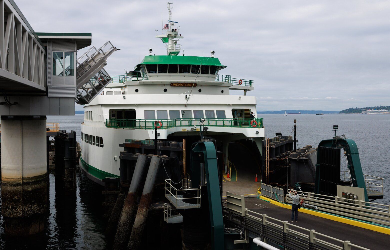 WA ferries brace for Seahawks crush as a big boat remains out