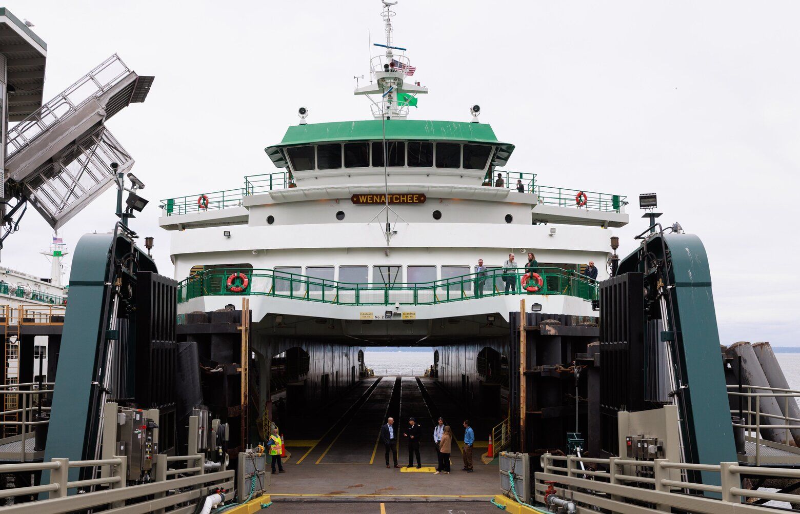Bainbridge ferry back in service ahead of Seahawks game | The