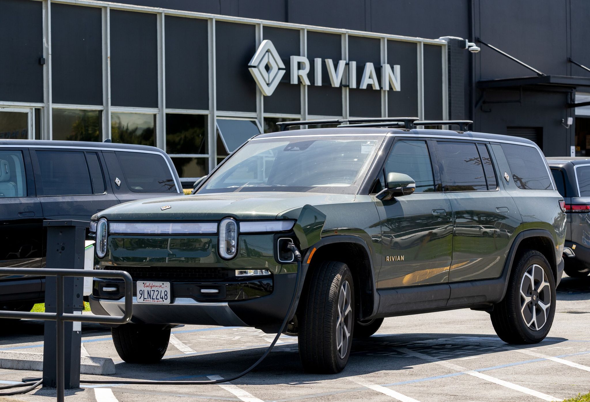 Rivian R1S electric vehicle charging at a dealership and service center in the southern part of San Francisco earlier this month. (David Paul Morris / Bloomberg)