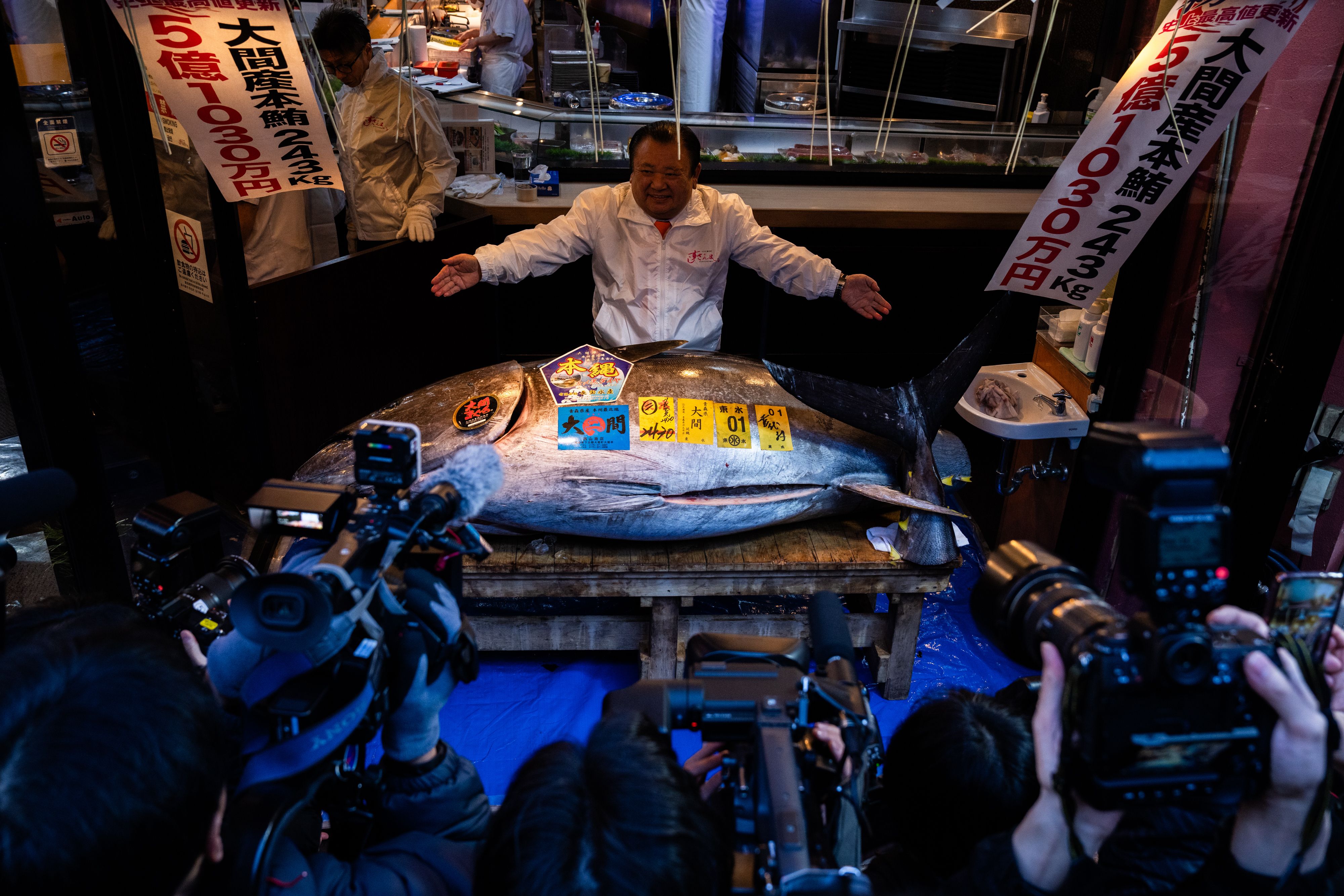Photos show record-breaking $3.2M bluefin tuna sold at Tokyo's