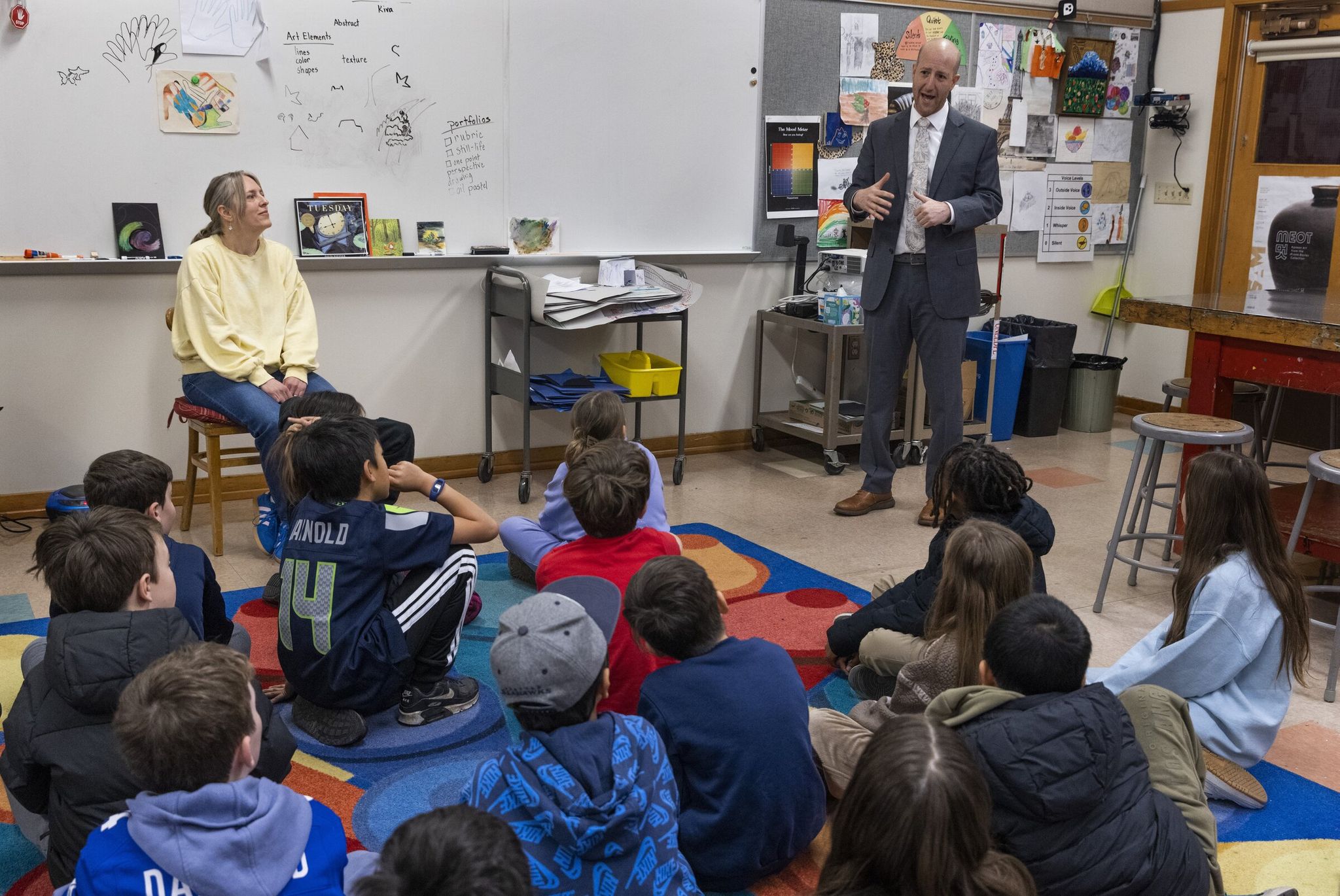 Seattle Public Schools Superintendent Ben Schuldtner speaks to students in an art class with teacher Nicole Bajaj at Alki Elementary on Wednesday. Alki students and staff are at Schmitz Park Elementary while a new school is being built. (Ellen M. Banner / The Seattle Times)