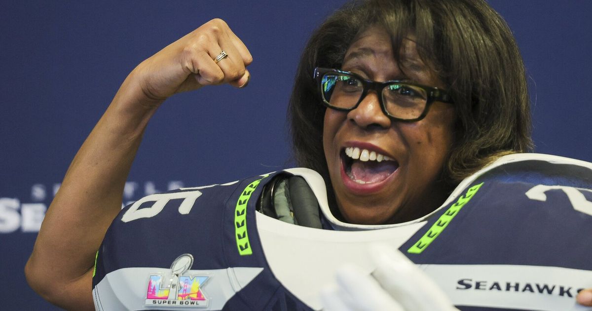 Seahawks fans who made Super Bowl trip find fun at NFL Experience | The ...