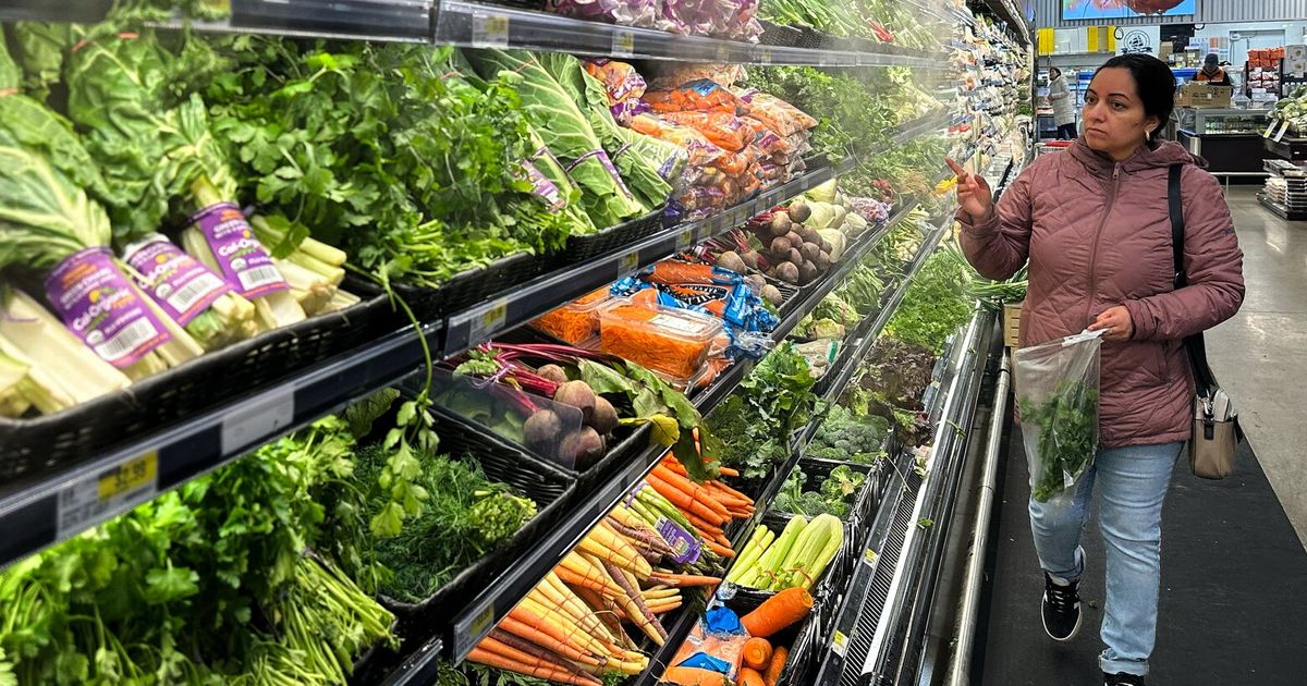 Inflation measure falls to nearly five-year low as gas prices fall and ...
