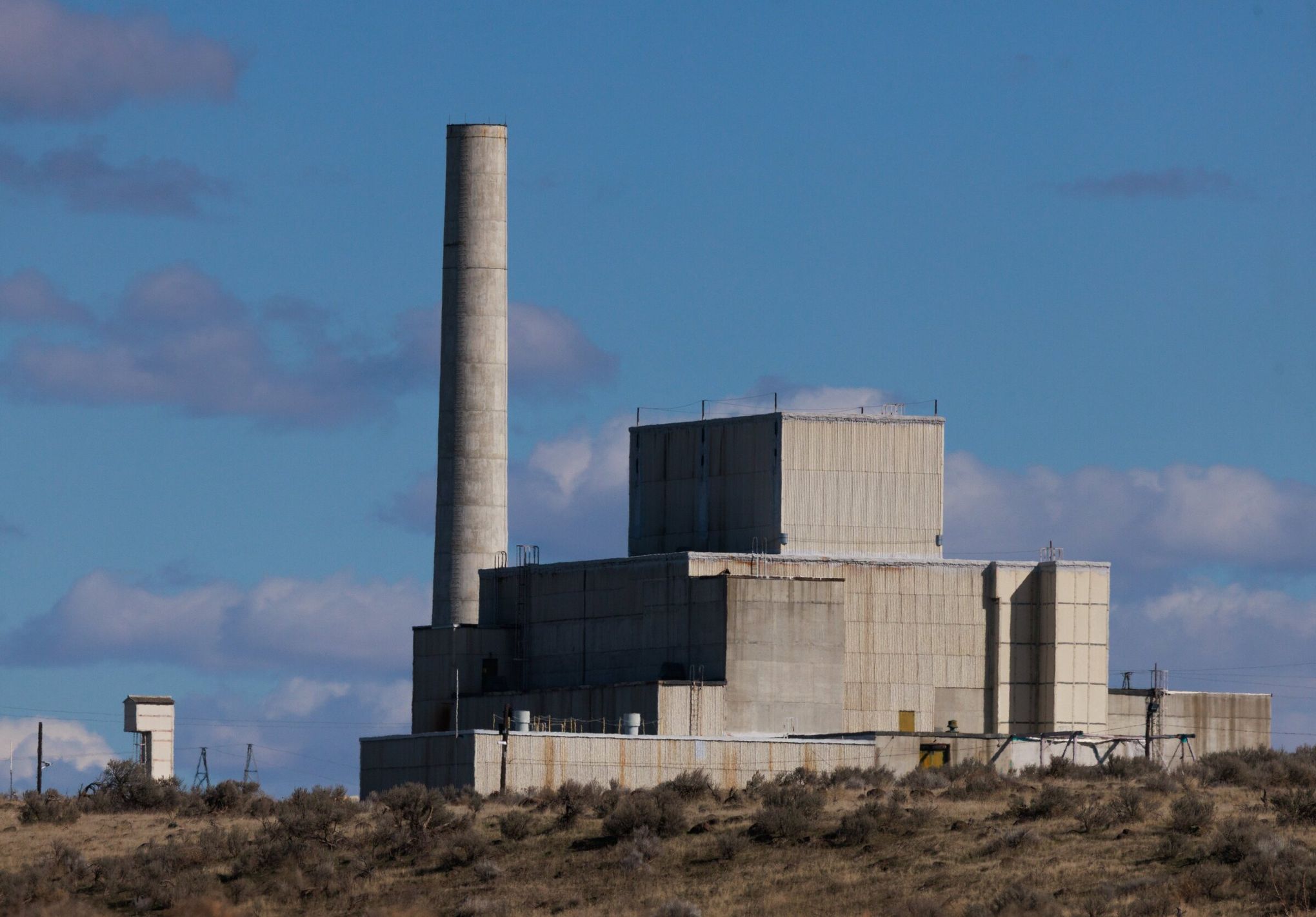 Hanford nuclear reactor stack toppled with explosives. Watch it drop | The  Seattle Times
