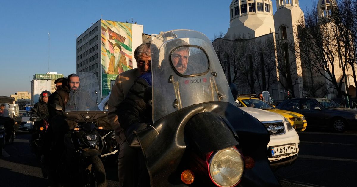 Convoy believed to be holding US diplomats leaves location of indirect Iran talks in Geneva