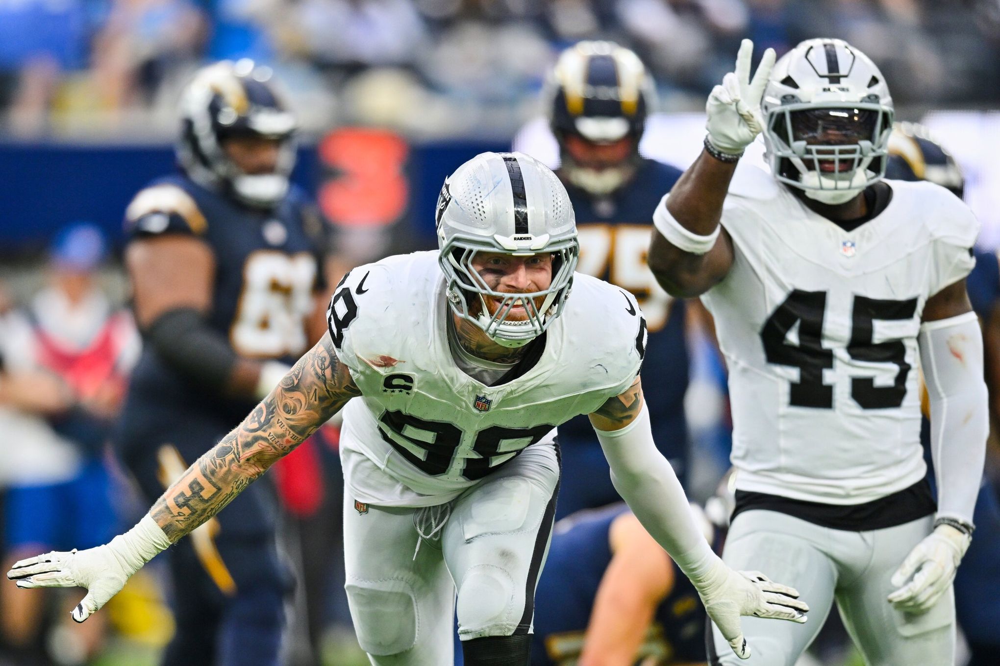 🚨 Steelers move fast after the Ravens’ trade collapse. Pittsburgh is reportedly sending three draft picks and one of its own stars to pursue Raiders All-Pro Maxx Crosby. Meanwhile, his agent CJ LaBoy says Crosby’s recovery is ahead of schedule and he’s expected to be cleared for offseason workouts. 👇 ngann