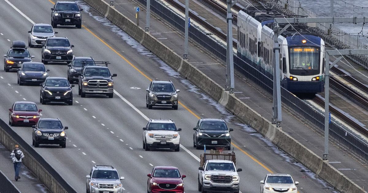 Car cruising down bike trail on Seattle’s I-90 bridge baffles troopers