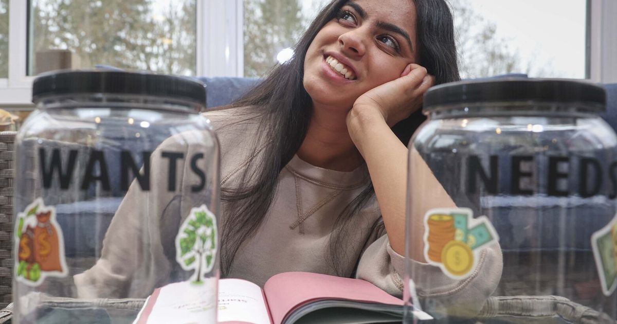 This teen gives free financial literacy workshops to students at libraries and schools across Washington, reaching more than 4,500 students so far.