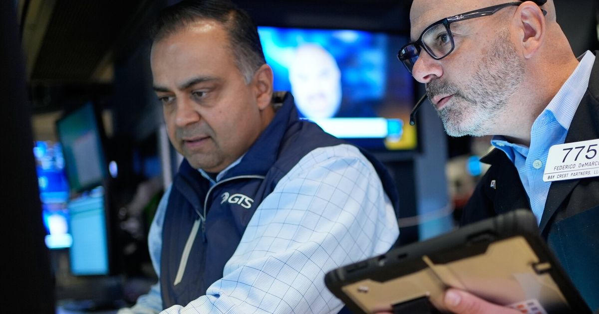 Wall Street drops again to close its 5th straight losing week and its ...