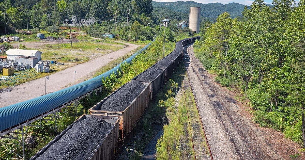 Trump is forcing coal plants to stay open. It could cost customers billions