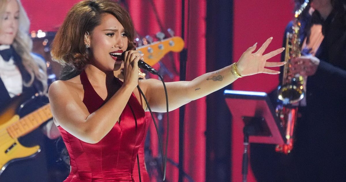 Raye swings big with sold-out Seattle show, her largest U.S. date