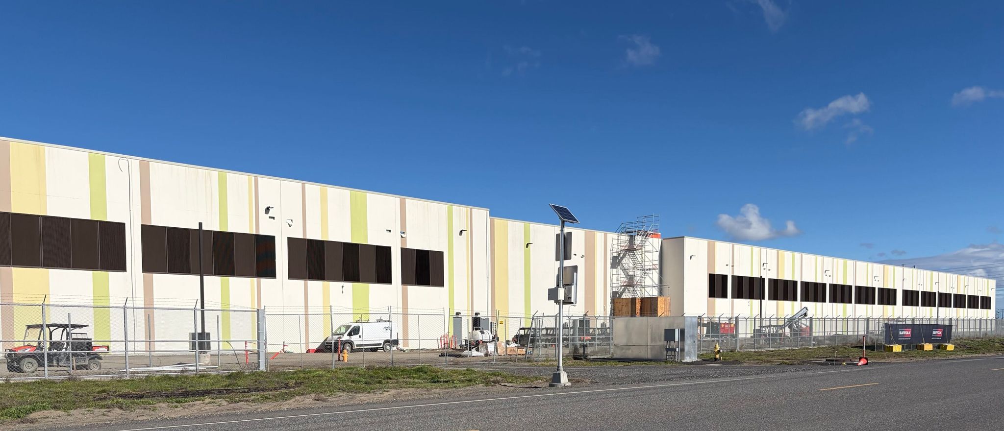 Amazon data center under construction in Morrow County, Oregon. Amazon's latest proposal for the area would make it far larger than any other data center in Oregon. (Mike Rogoway / The Oregonian / TNS)