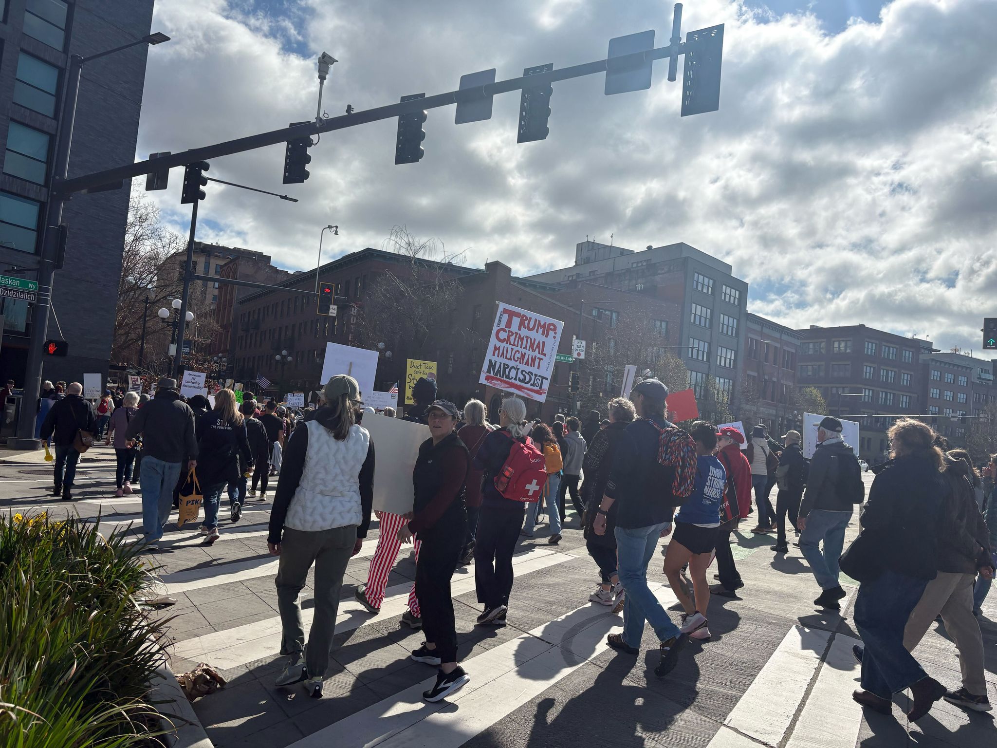 No Kings protesters at Coleman Dock head toward Cal Anderson Park on Saturday. (Caitlyn Freeman / The Seattle Times)