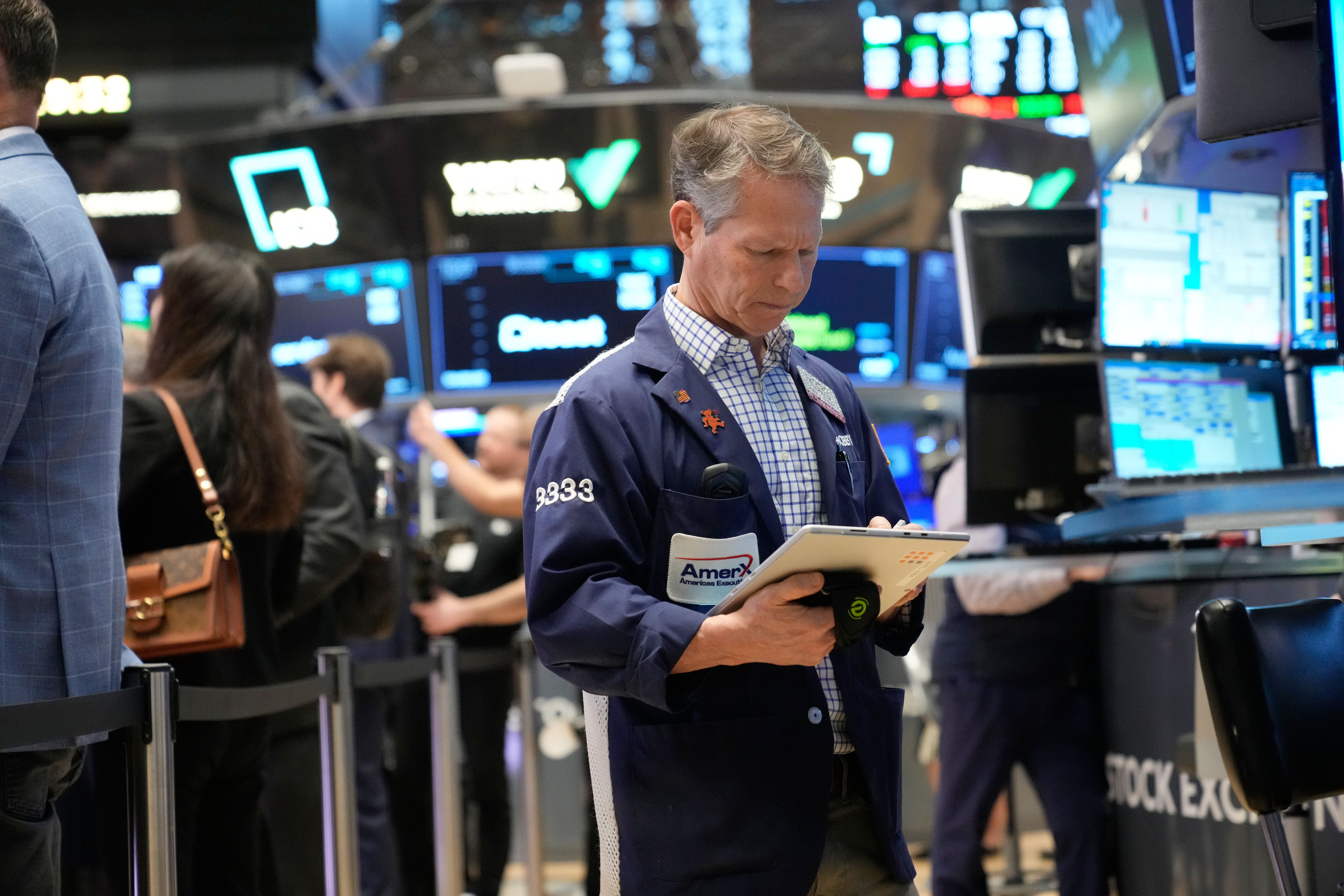US stocks erase a big early loss and rise after oil prices whip