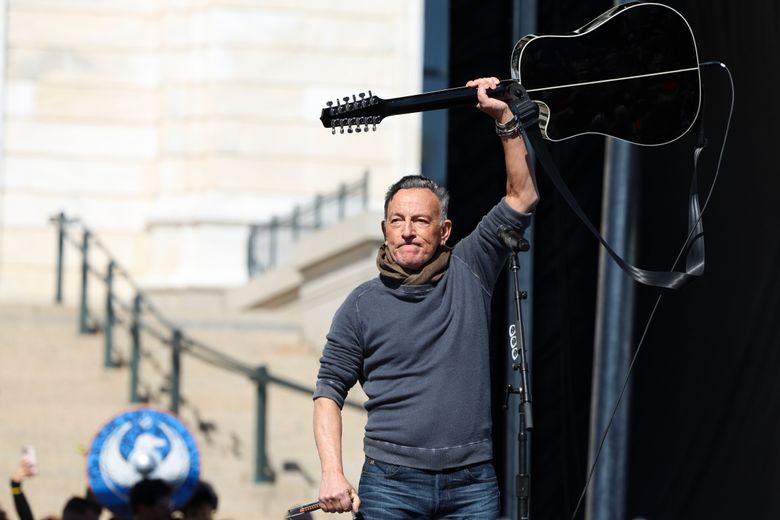 Bruce Springsteen brings 'Streets of Minneapolis' home to launch a  political US tour | The Seattle Times