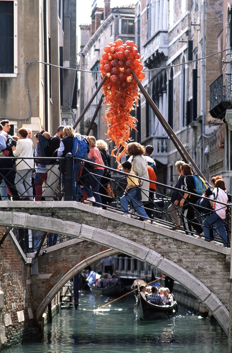 Dale Chihuly’s “Ponti Duodo e Barbarigo Chandelier,” part of the “Chihuly Over Venice” 1996 exhibition. (Russell Johnson)