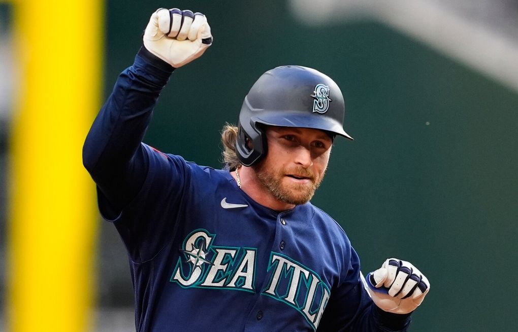 Photos: Mariners try to stop losing streak against Texans