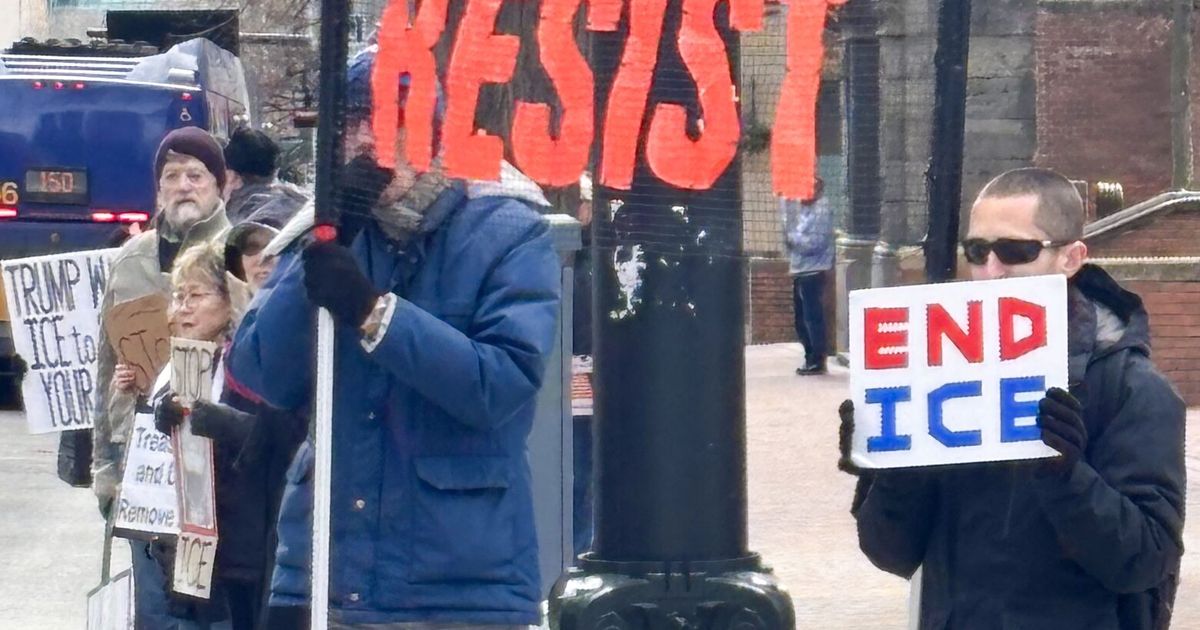 First Amendment: Street corner protesters walk the talk | The Seattle Times