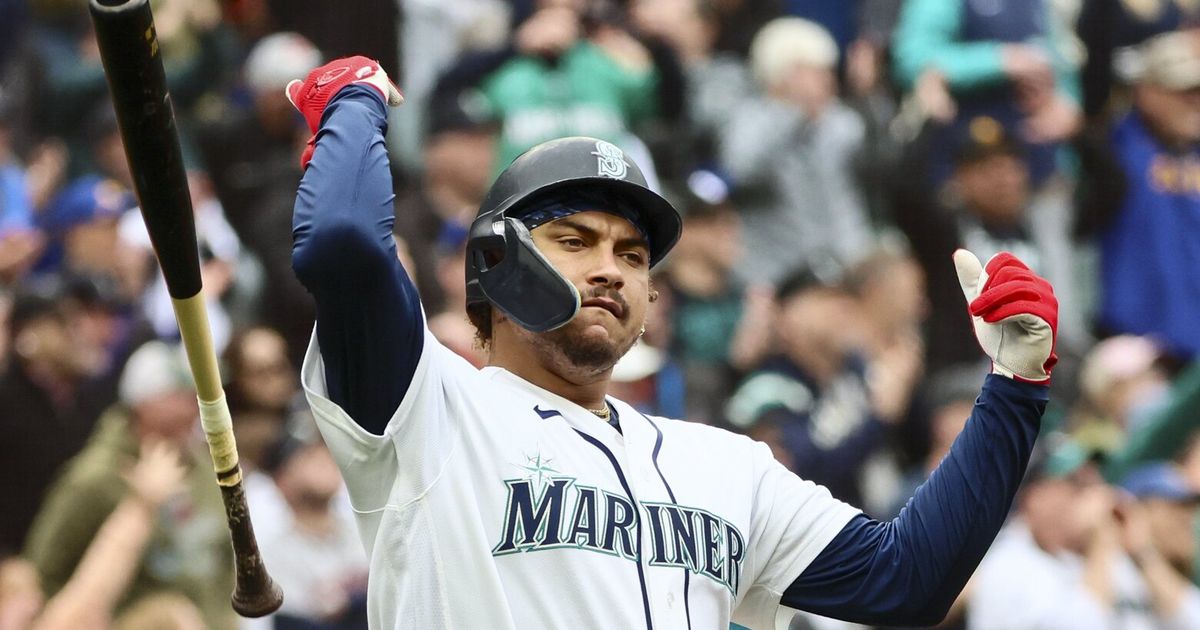 Mariners turn early struggles around with huge four-game sweep of Astros