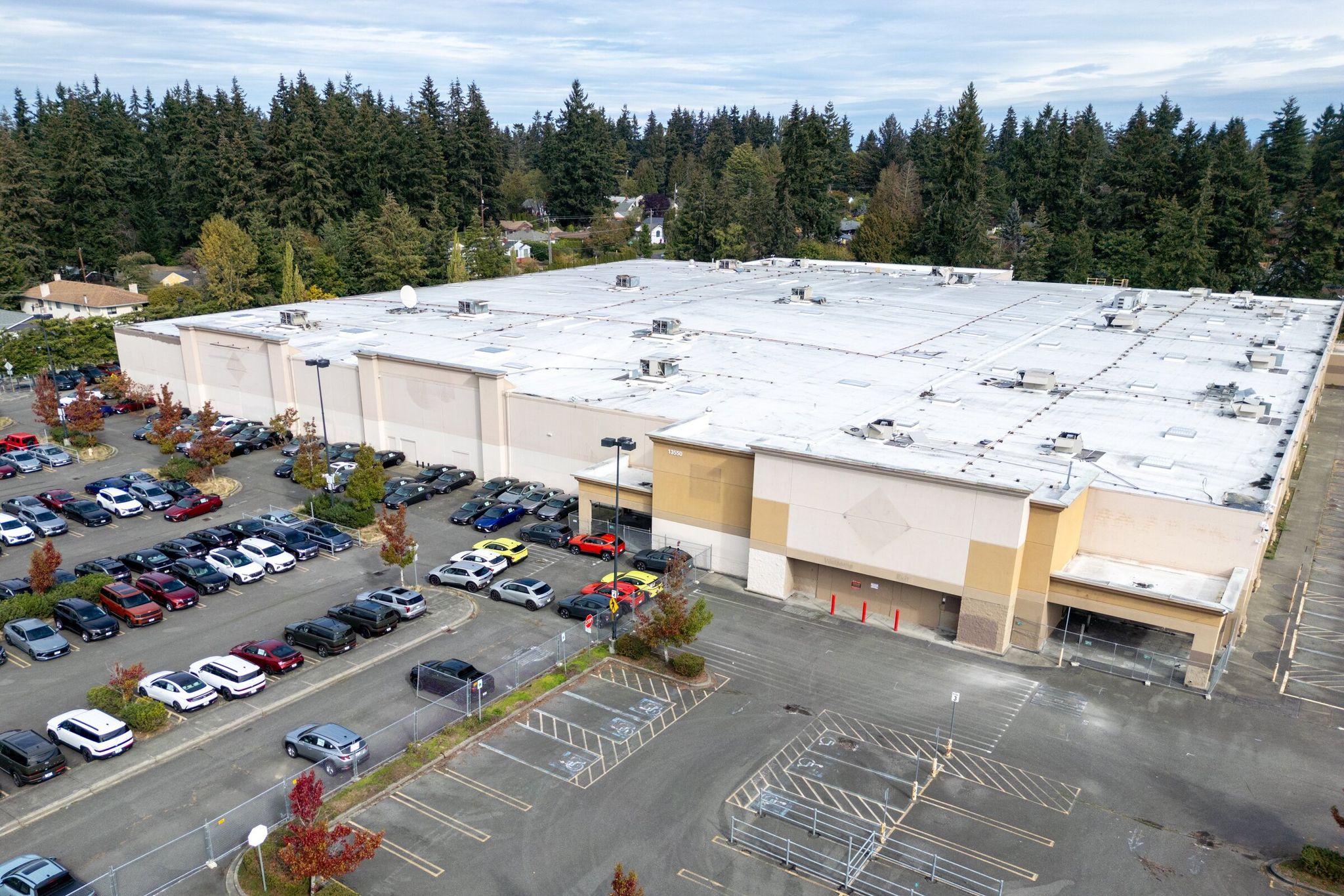 Vacant Sam’s Club on Aurora Avenue. WinCo’s plan to open a branch there hit a roadblock last week. (Kevin Clark / The Seattle Times, 2024)