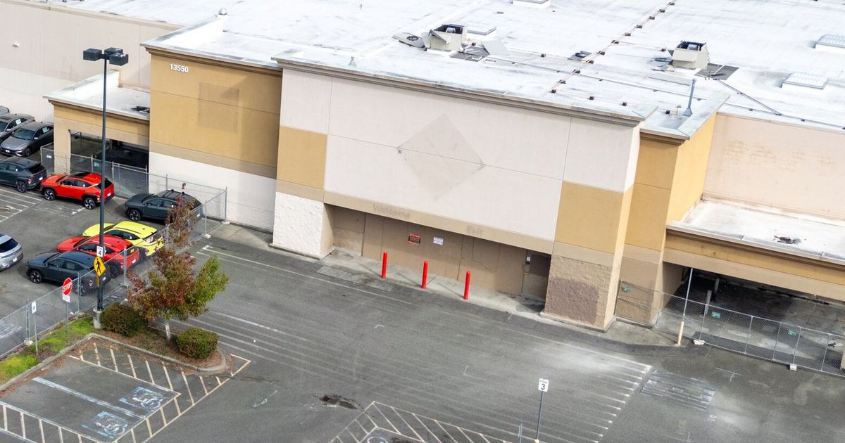 The setback could delay the project by many months — or cause the discount grocery chain to abandon plans altogether for its first Seattle location.