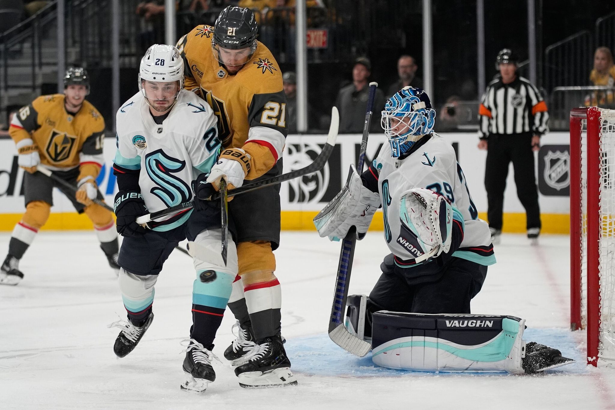 Vegas Golden Knights center Brett Howden (21) tries to tuck a pass past Seattle Kraken goalie Nikke Kokko (39) in the second period of the NHL game Wednesday, April 15, 2026, in Las Vegas. (John Locher / The Associated Press)