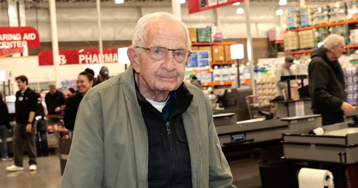 Costco worker Lee Warders, famous for not smiling, retires from WA store