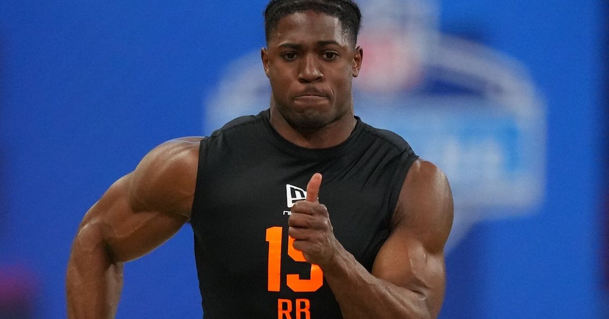 The Seahawks have four picks going into next week's NFL draft. Starting with No. 32 in the first round, @bcondotta predicts each pick.