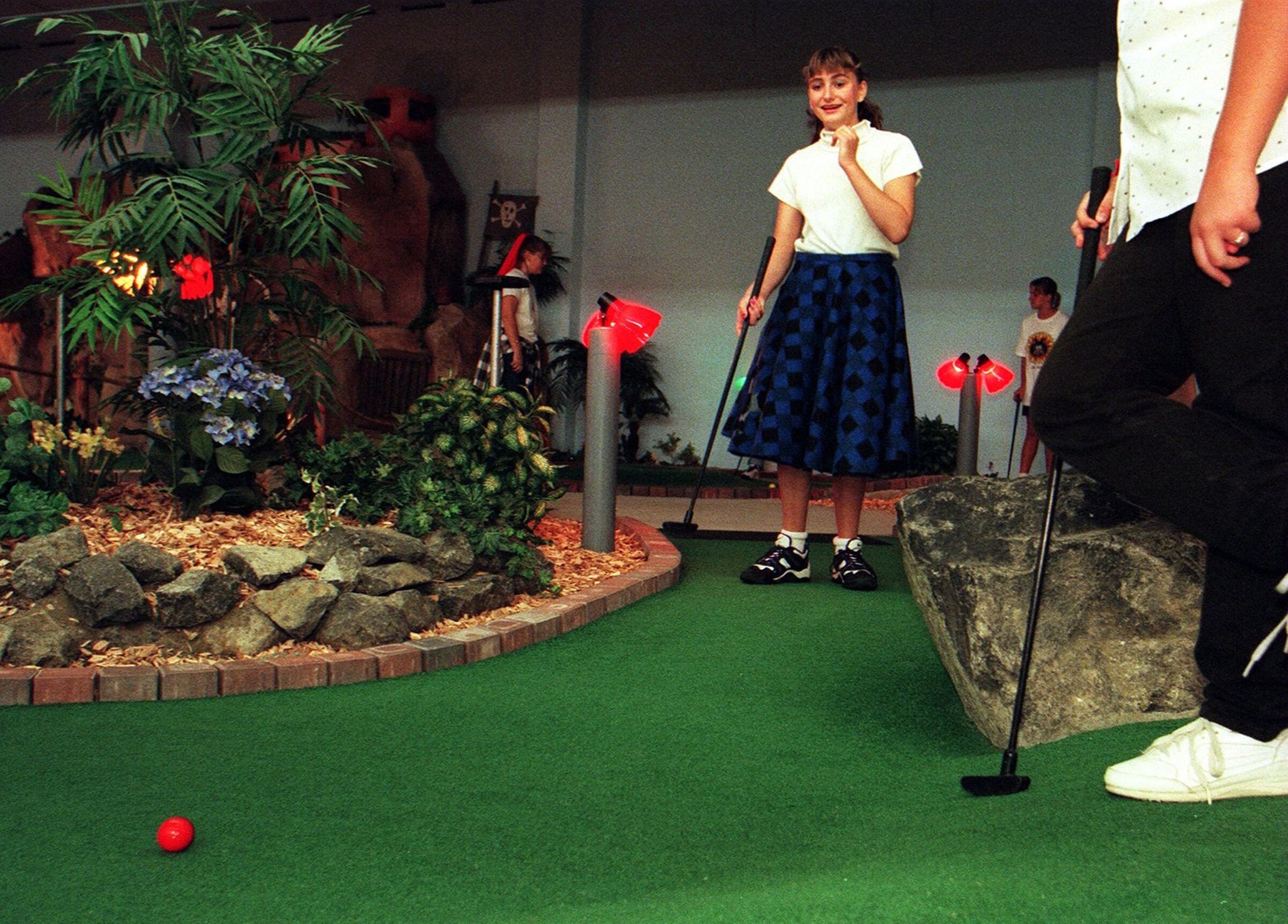 Laura Fortier plays mini‑golf at a birthday party at Skyway Park Bowl in 1997. (Ellen M. Banner / The Seattle Times)