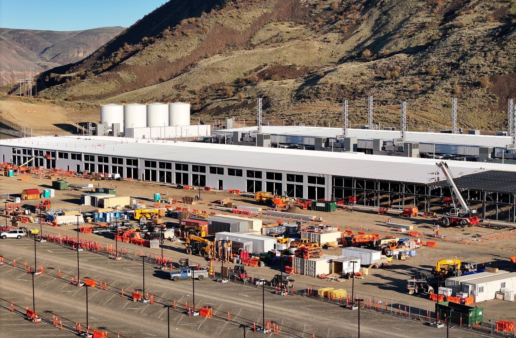 Two major projects are under construction in Chelan County. Helion is racing to build a fusion power plant to deliver electricity for Microsoft’s data centers3 miles away. (Map by Fiona Martin / The Seattle Times)