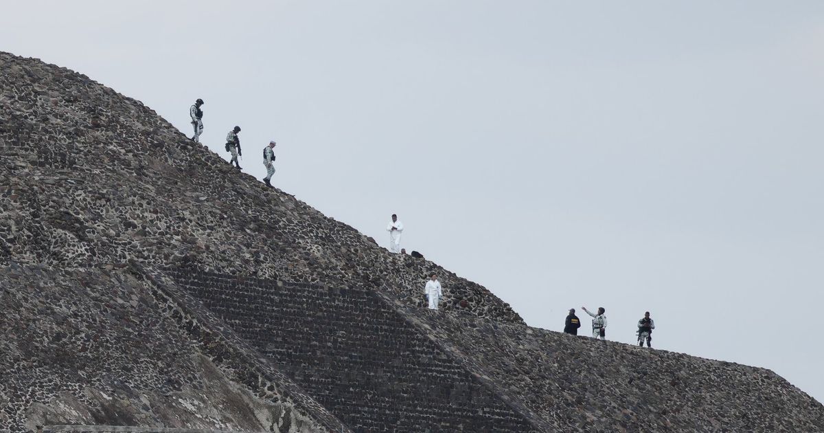 Seattle Pyramid Gunman who fired on tourists at Mexican pyramid carried materials ...