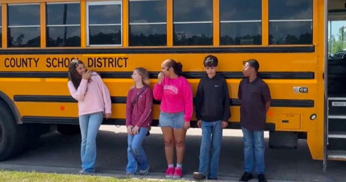 Mississippi middle school students stop bus from crashing after driver blacks out