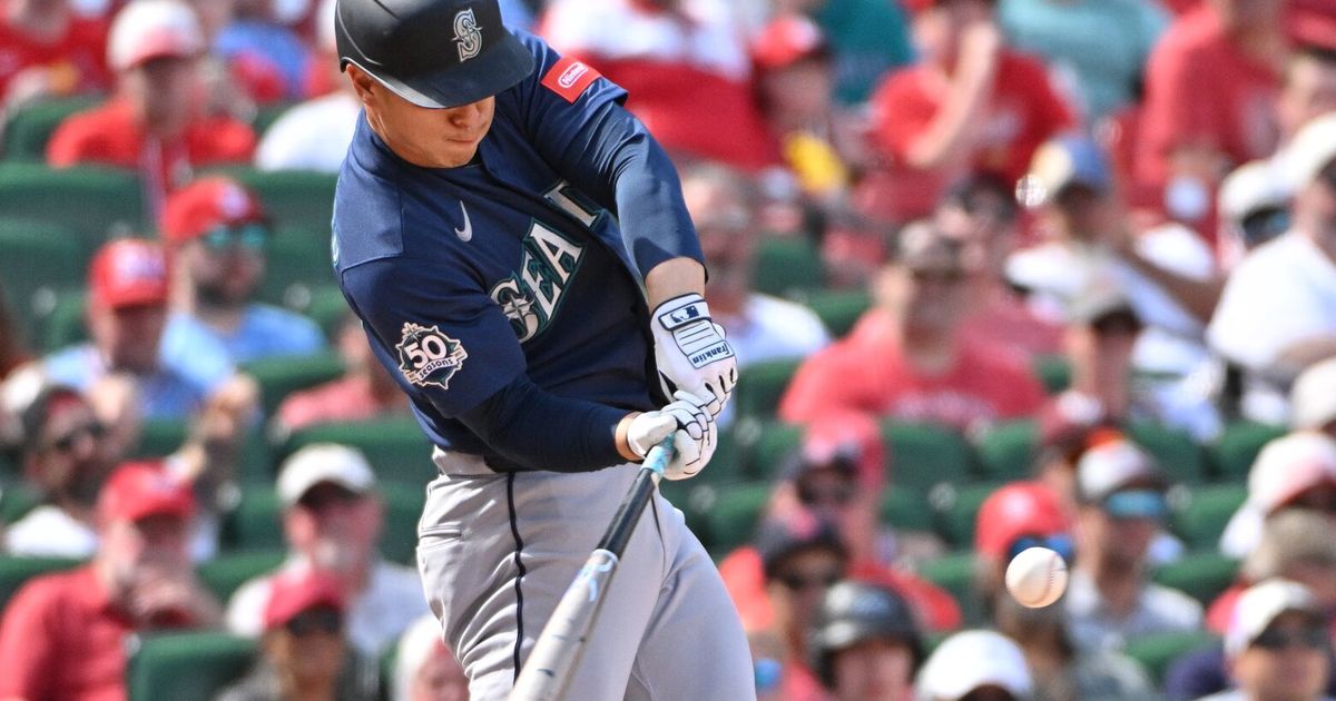 Mariners sweep Cardinals after Rob Refsnyder hits go-ahead home run