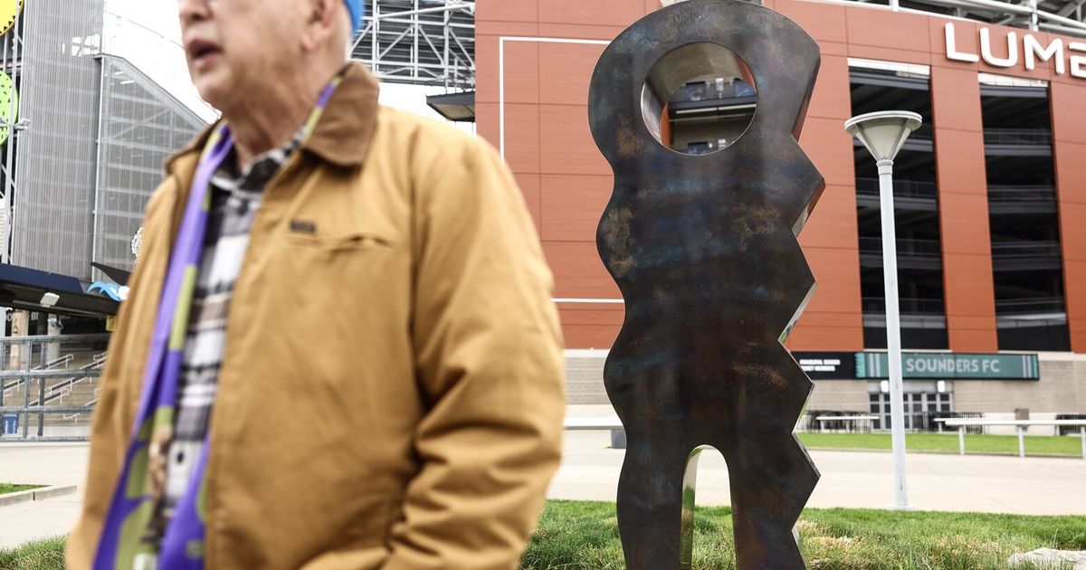 Gerard Tsutakawa sculpture unveiled at Lumen Field ahead of World Cup