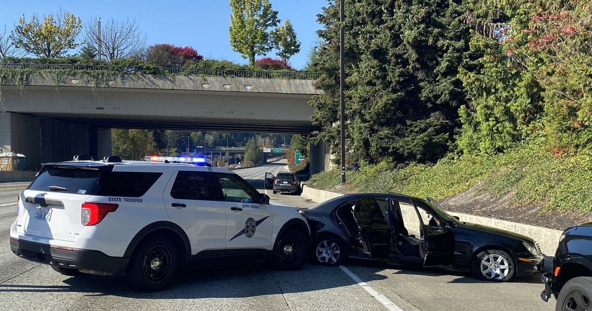 A King County man who shut down I-90 on Mercer Island in 2024 due to a bomb threat was sentenced to 18 months in federal prison on Monday.