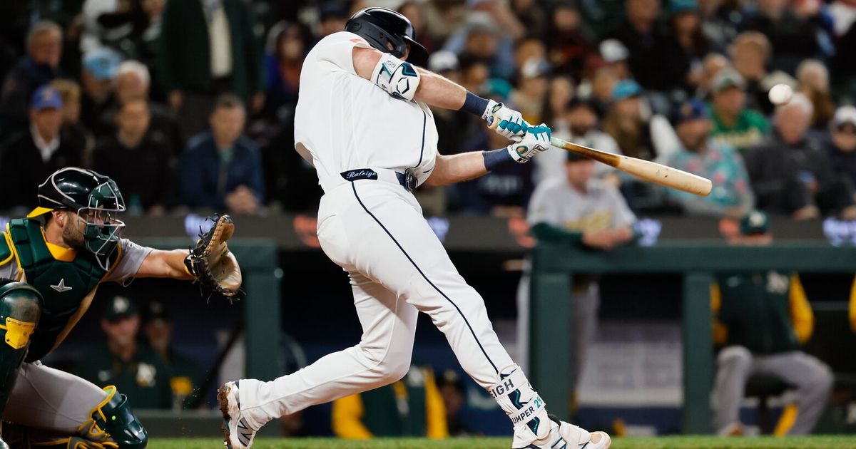 The Mariners stars delivered on a day when they absolutely needed a victory, putting together a ninth-inning rally to salvage a win and avoid getting swept.