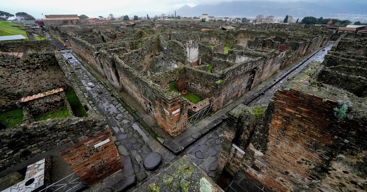 Archaeologists at Pompeii use artificial intelligence to reveal the face of one of the victims