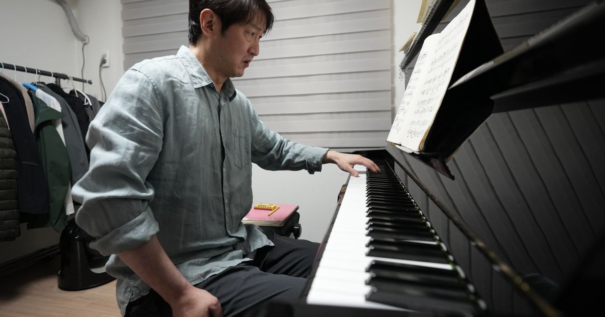 After a paralyzing stroke, a South Korean pianist recreates himself as a one-handed performer