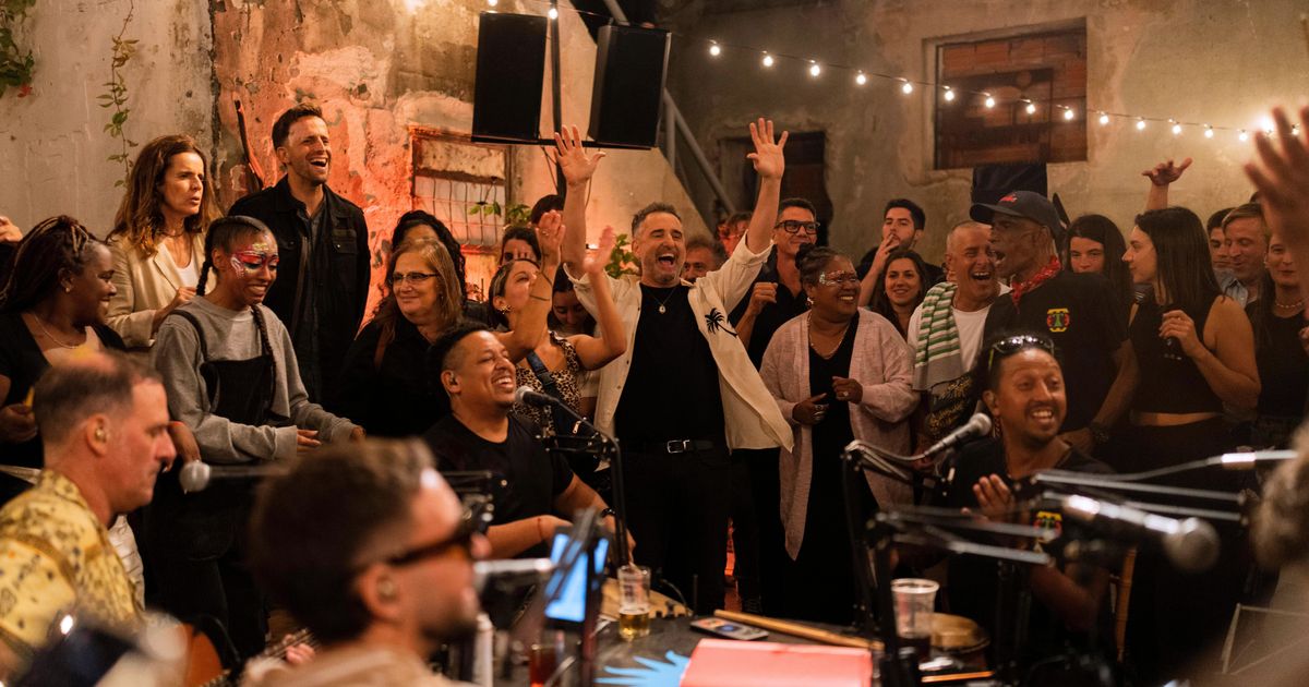 Hundreds pack Montevideo’s plaza as La Rueda de Candombe caps a breakout run