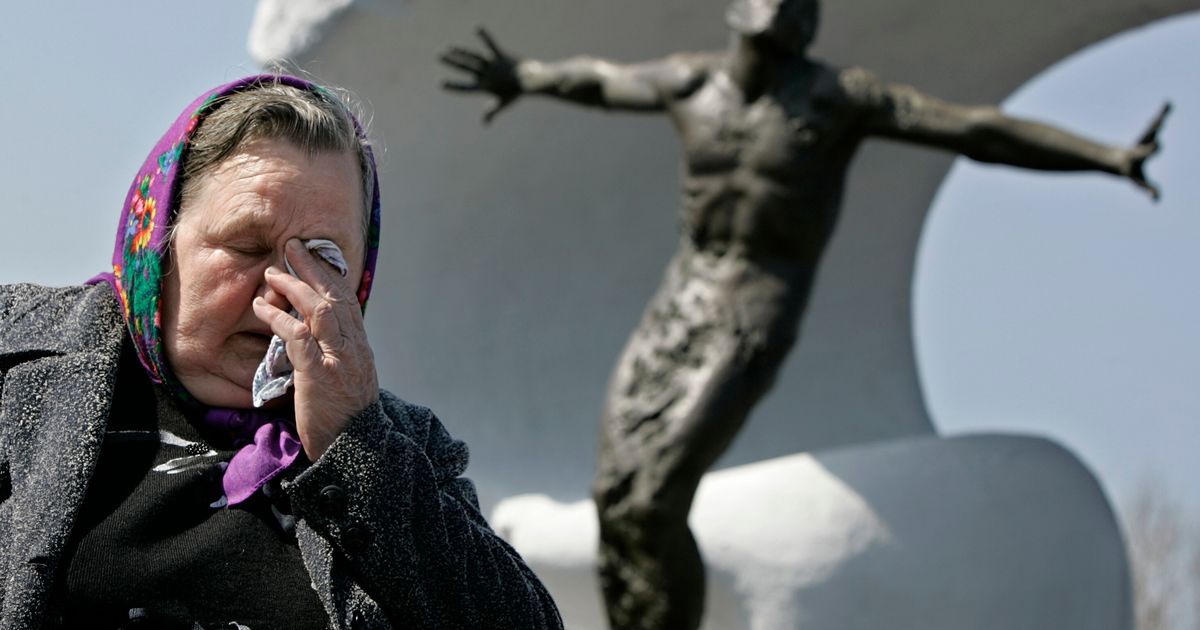 AP Was There: Early Chernobyl victims buried in Moscow cemetery