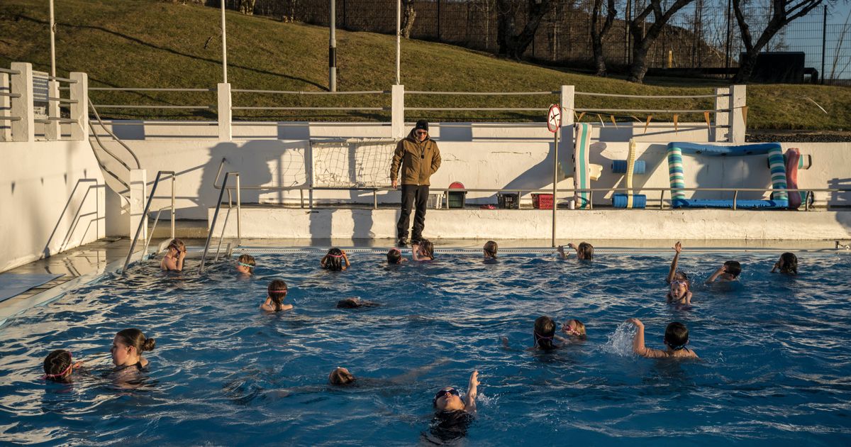 Icelanders love their pools. Just don’t tell the tourists | The Seattle ...