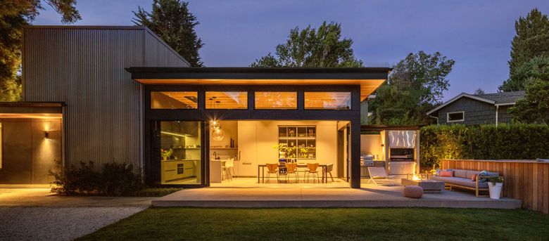 Homeowners Cecilia Flombaum and Per Mikkelsen wanted to create a quincho, a big outdoor entertaining space around a grill, inspired by Flombaum’s Argentine heritage. (Rafael Soldi / Courtesy of DeForest Architects)