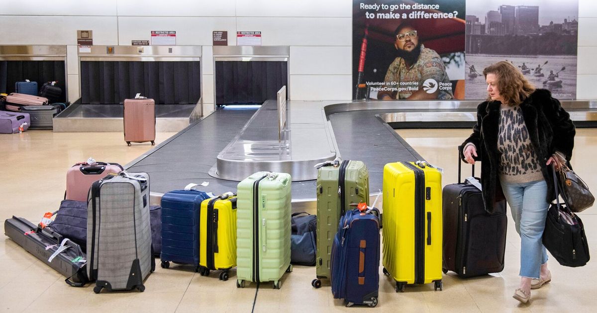 Why travelers are ditching their bags at the airport | The Seattle Times