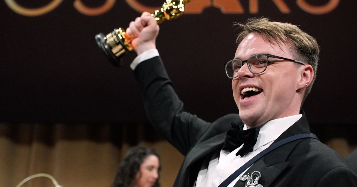 Airline loses, then finds, Oscar a filmmaker was forced to check