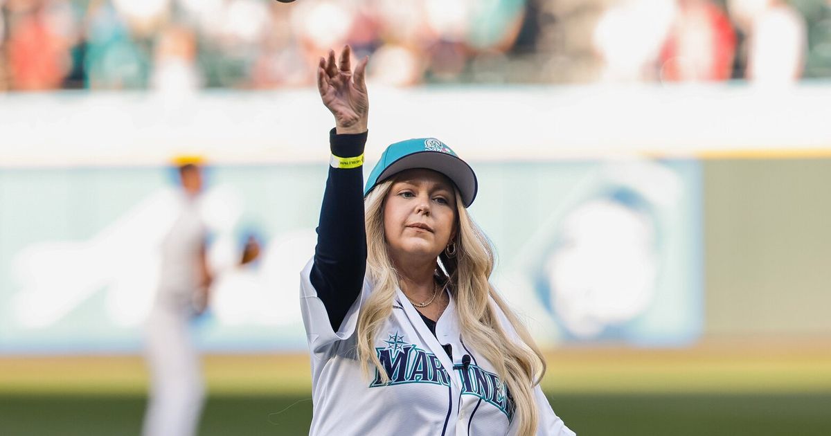 Woman with Stage 4 cancer checks off Mariners’ T-Mobile Park on MLB ...